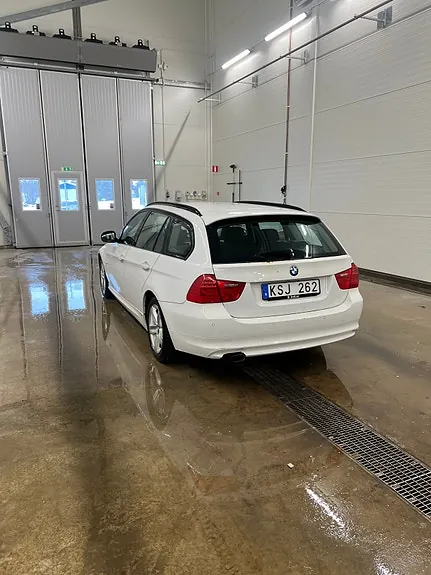 BMW 3 Series 2010 photo 3