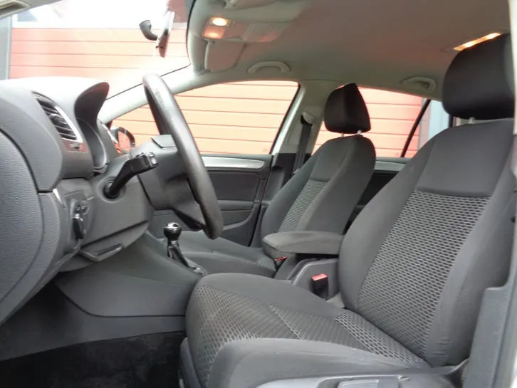 Volkswagen Golf 2010 photo 2