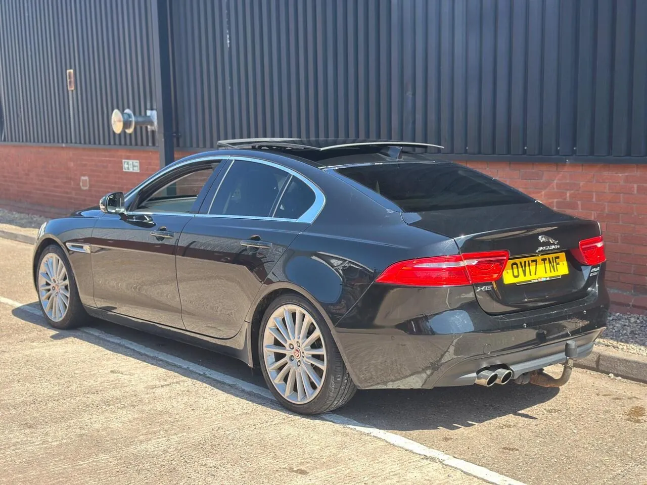 Jaguar Xe 2017 photo 4