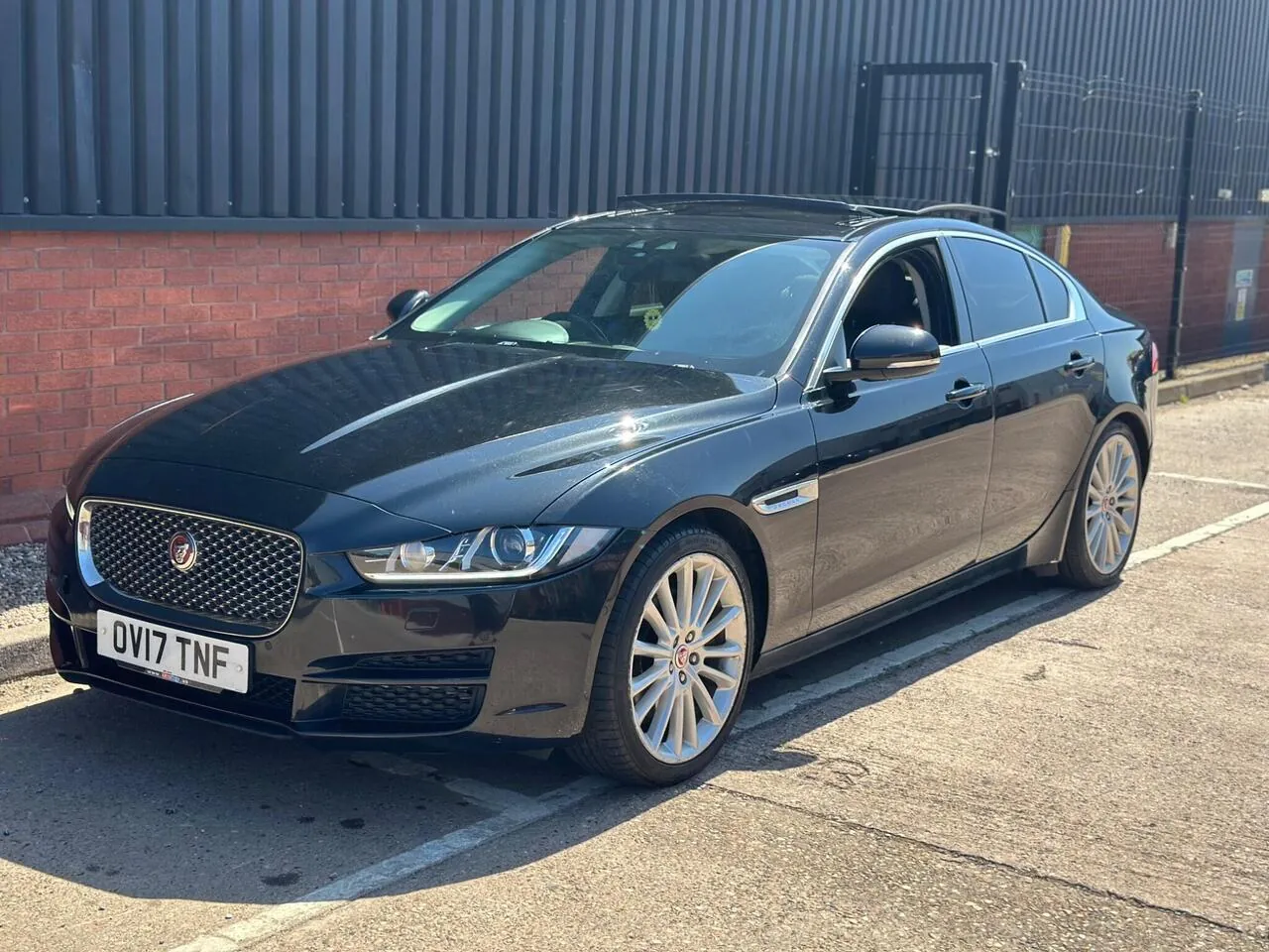 Jaguar Xe 2017 photo 3