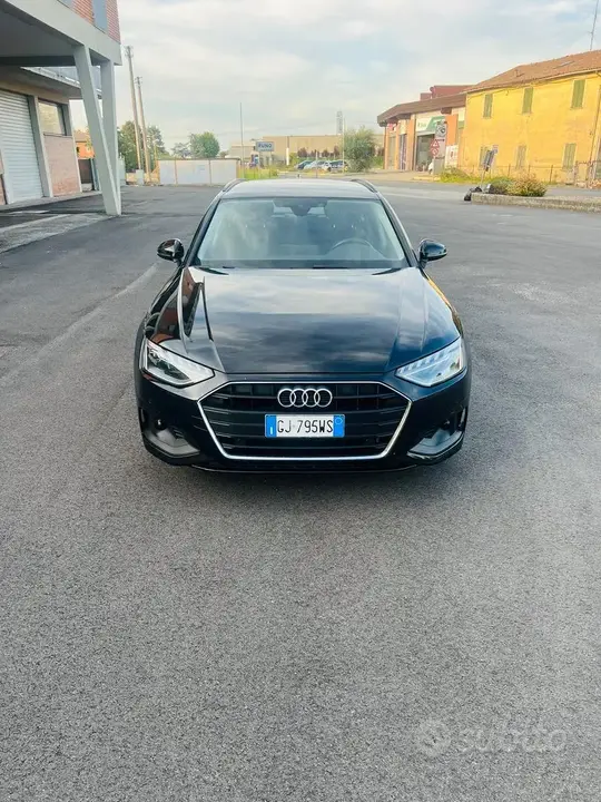 Audi A4 2022 photo 2