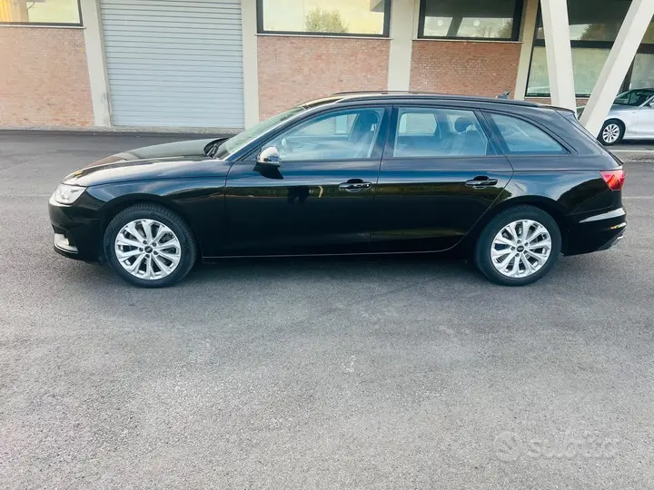 Audi A4 2022 photo 4
