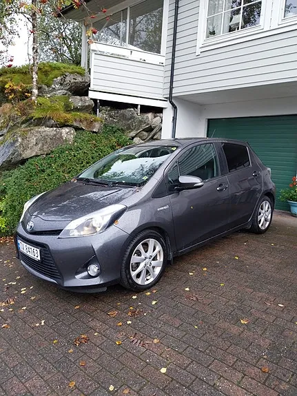 Toyota Yaris 2012 photo 2