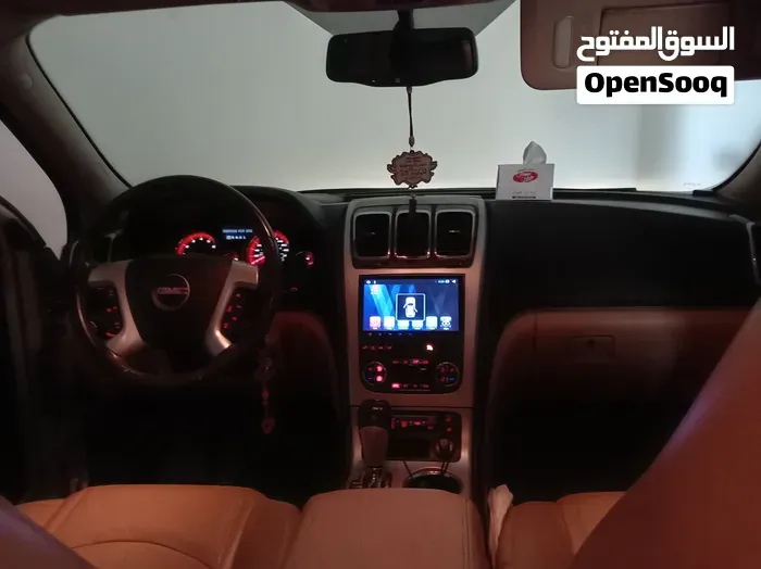 GMC Acadia 2012 photo 2