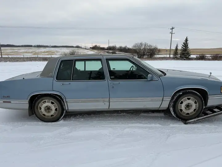 Cadillac Deville 1992 photo 2