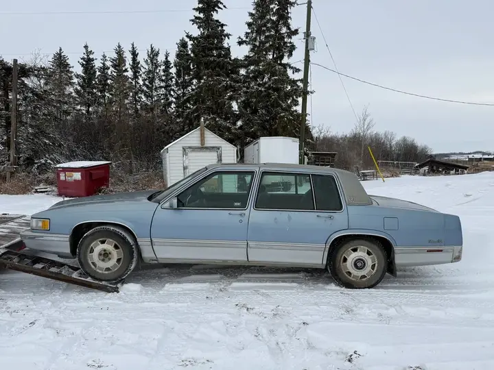 Cadillac Deville 1992 photo 3
