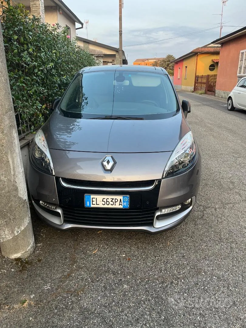 Renault Scenic 2012 photo 4