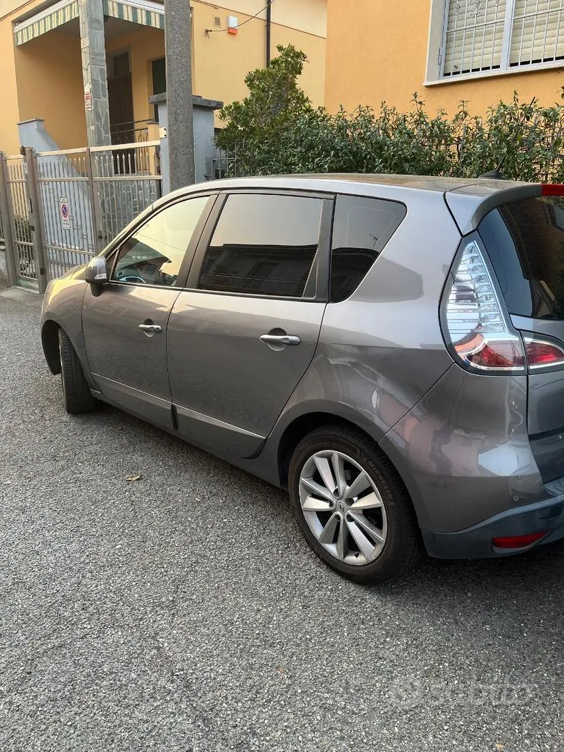 Renault Scenic 2012 photo 5