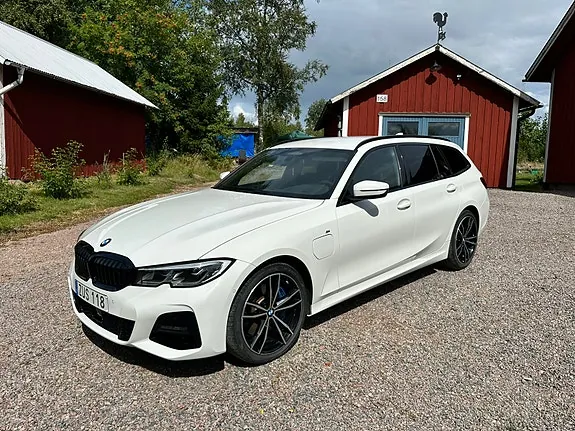 BMW 330E 2021 photo 2