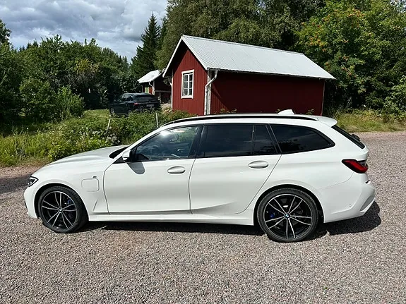 BMW 330E 2021 photo 3