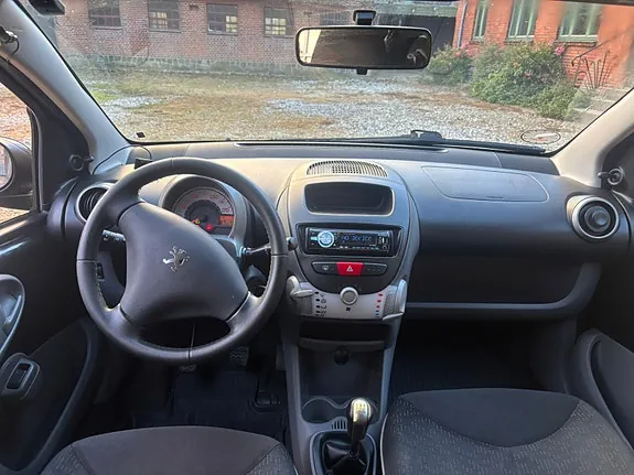 Peugeot 107 2010 photo 5