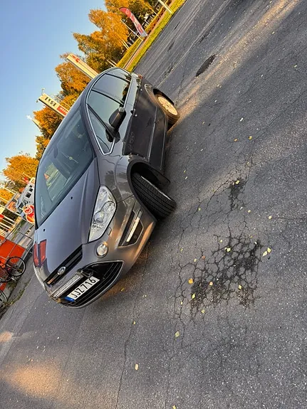 Ford S-Max 2014 photo 2