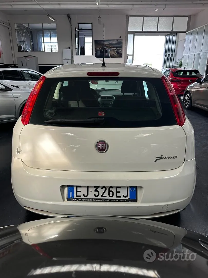 Fiat Grande Punto 2011 photo 5
