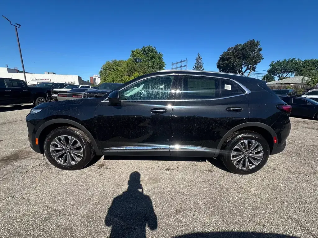 Buick Envision 2026 photo 2