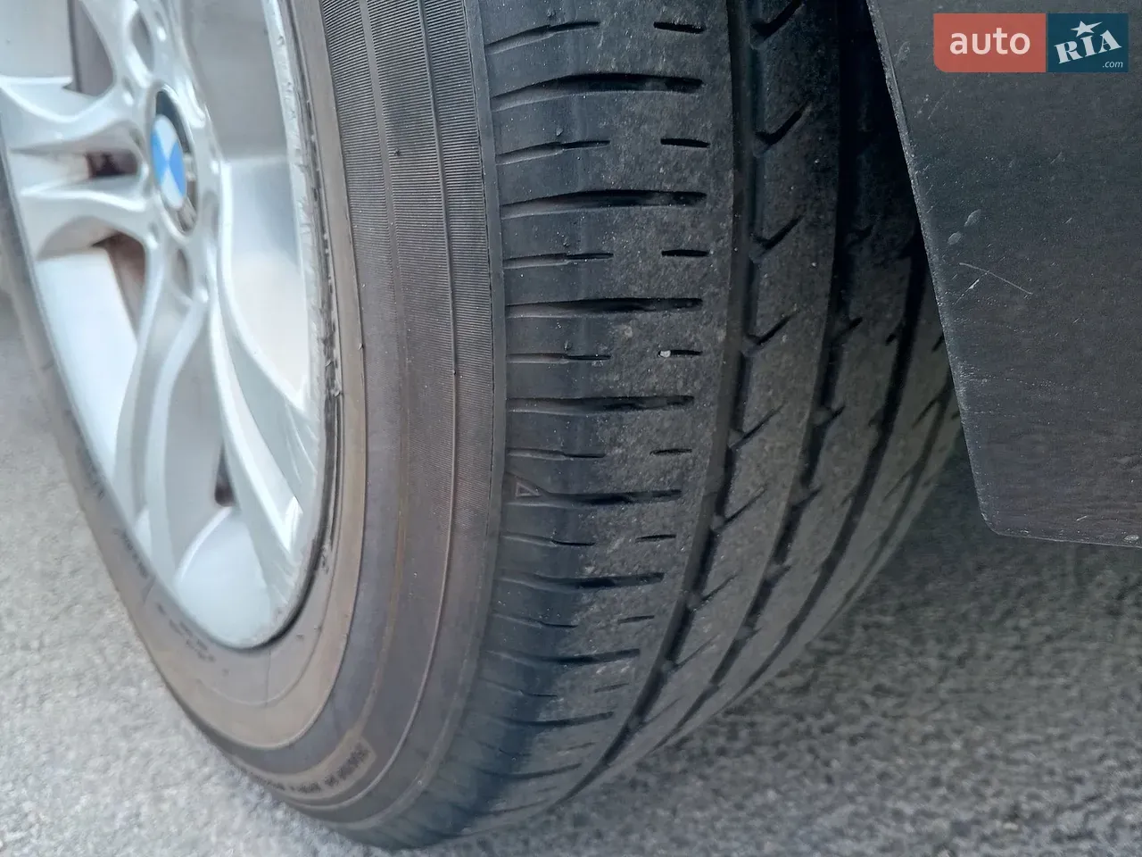 BMW 3 Series 2011 photo 2