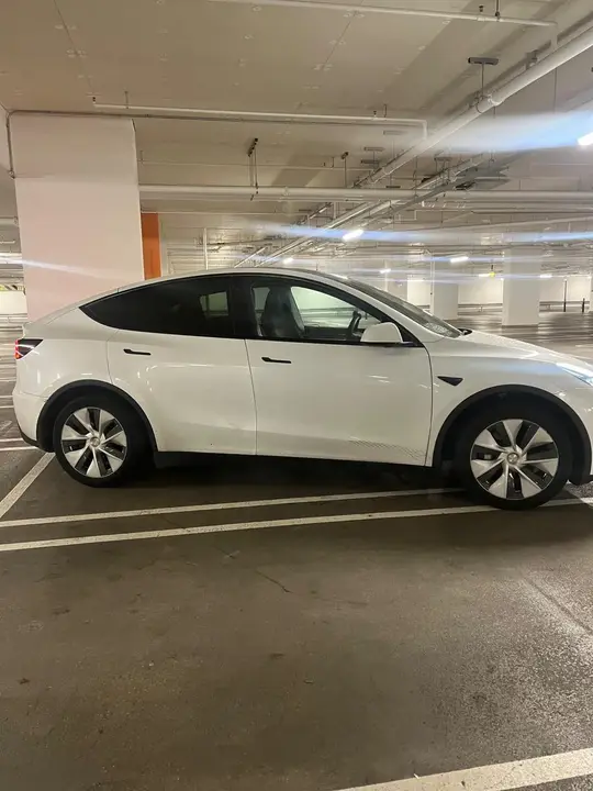 Tesla Model Y 2024 photo 4