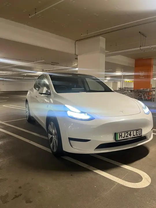 Tesla Model Y 2024 photo 2