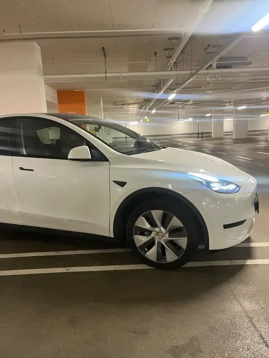 Tesla Model Y 2024 photo 3