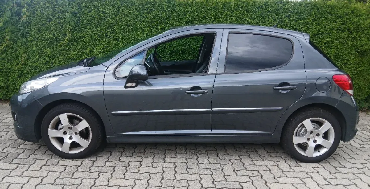 Peugeot 207 2011 photo 2