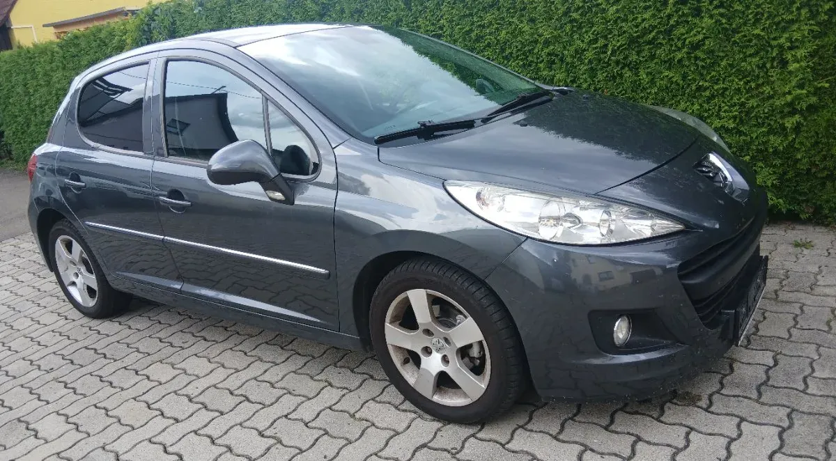 Peugeot 207 2011 photo 3