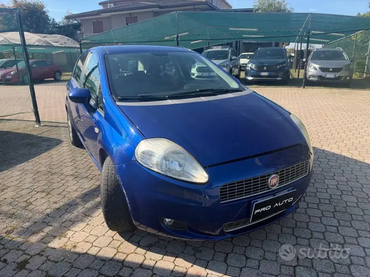 Fiat Grande Punto 2009 photo 2