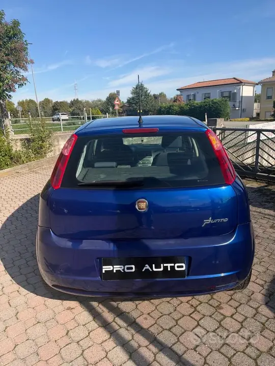 Fiat Grande Punto 2009 photo 4