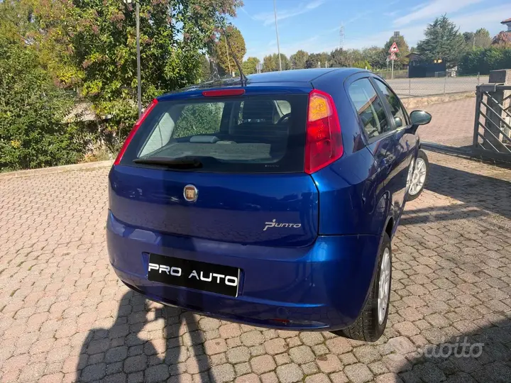 Fiat Grande Punto 2009 photo 3
