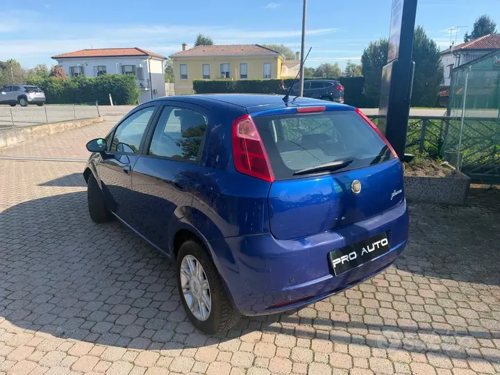 Fiat Grande Punto 2009 photo 5