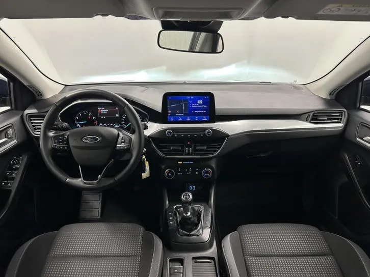 Ford Focus 2021 photo 2
