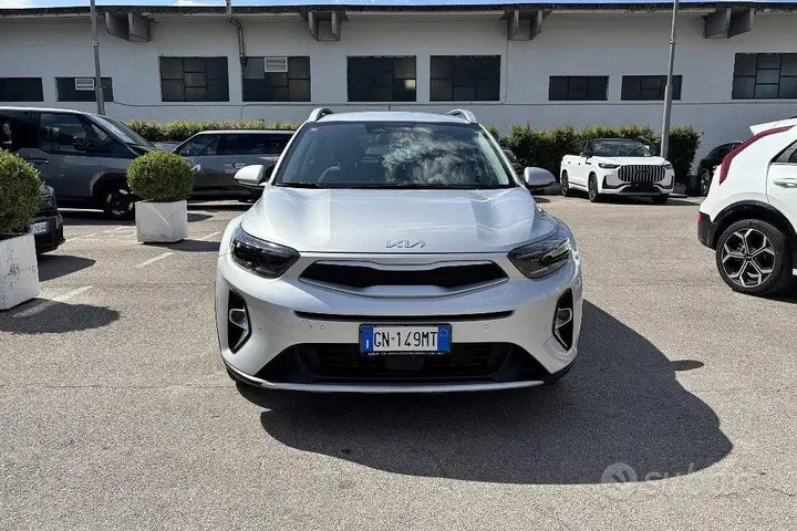 Kia Stonic 2023 photo 2
