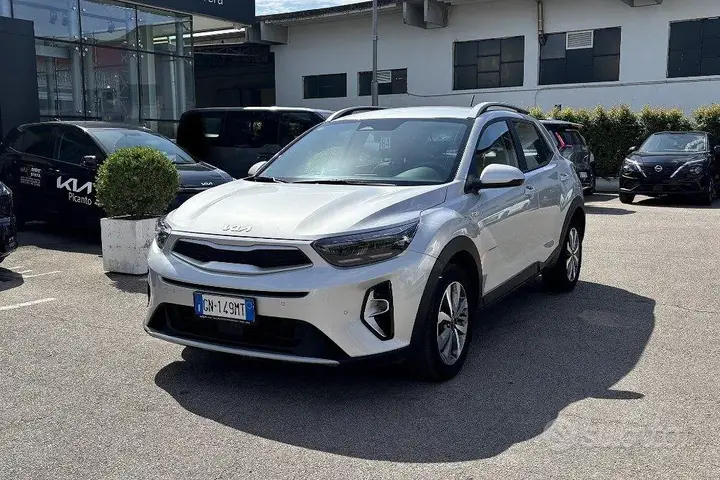 Kia Stonic 2023 photo 3