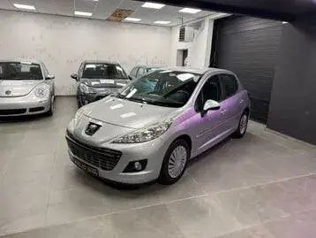 Peugeot 207 2012 photo 2