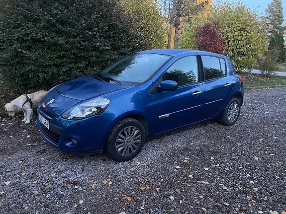 Renault Clio 2010 photo 2