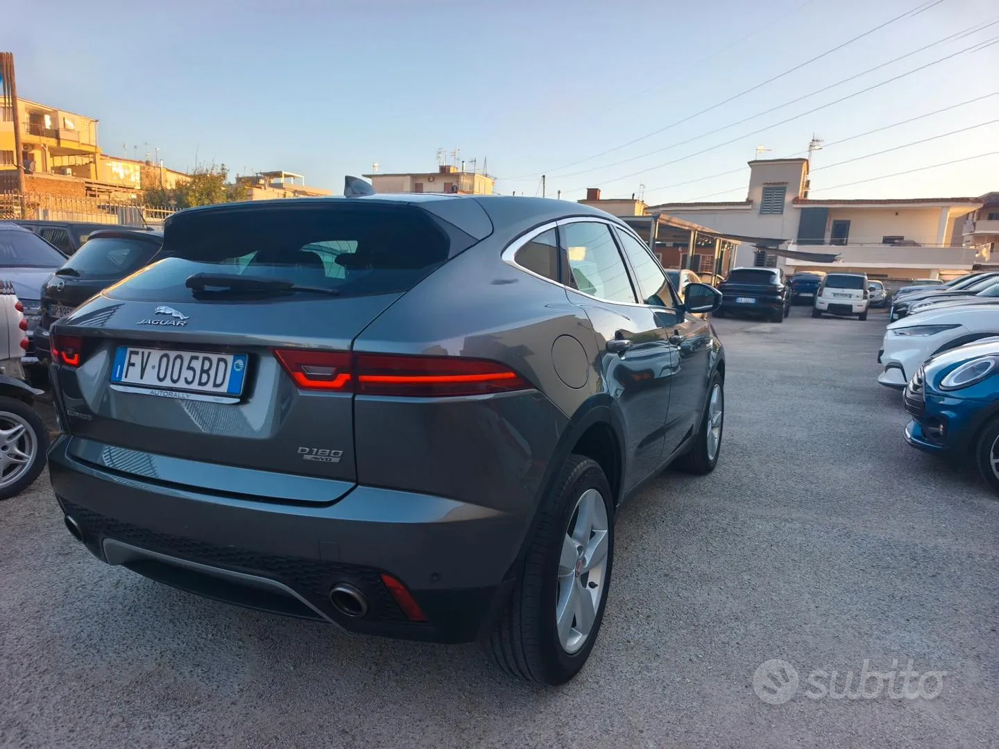Jaguar E-Pace 2019 photo 4