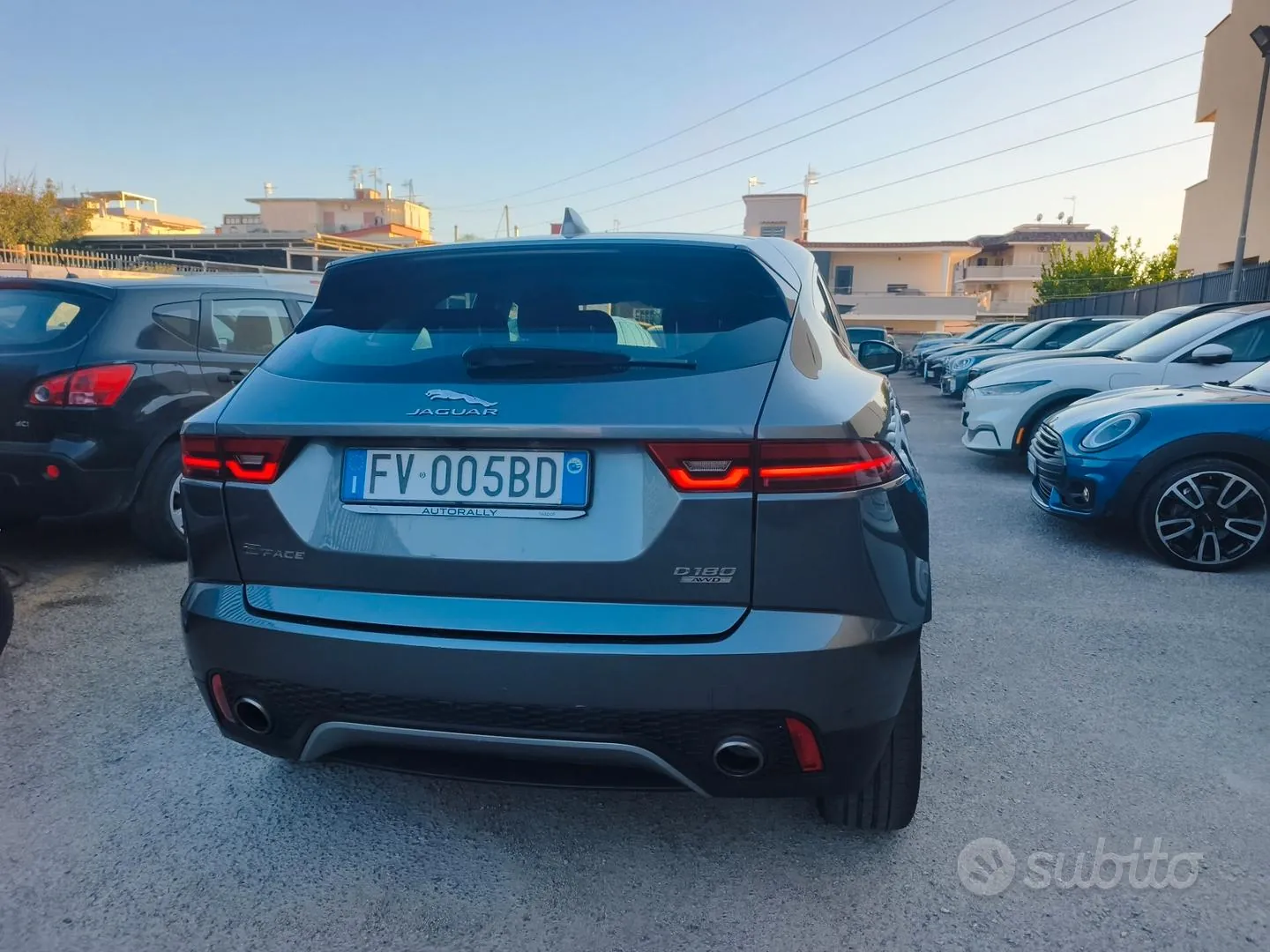 Jaguar E-Pace 2019 photo 5