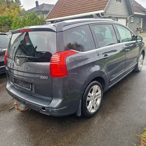 Peugeot 5008 2011 photo 2