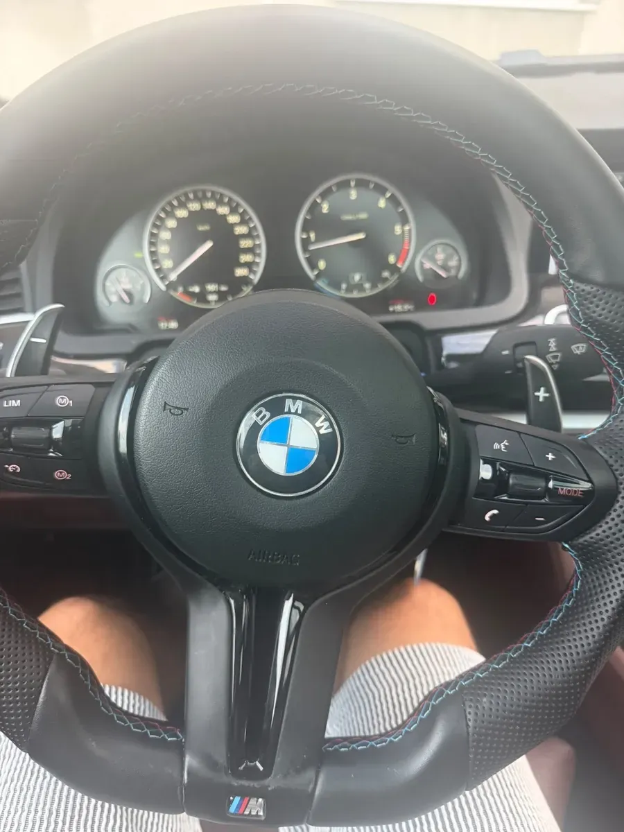 BMW 5 Series 2012 photo 2