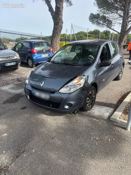 Renault Clio 2011 photo 2