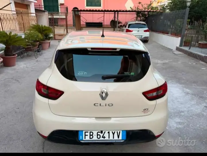 Renault Clio 2016 photo 2