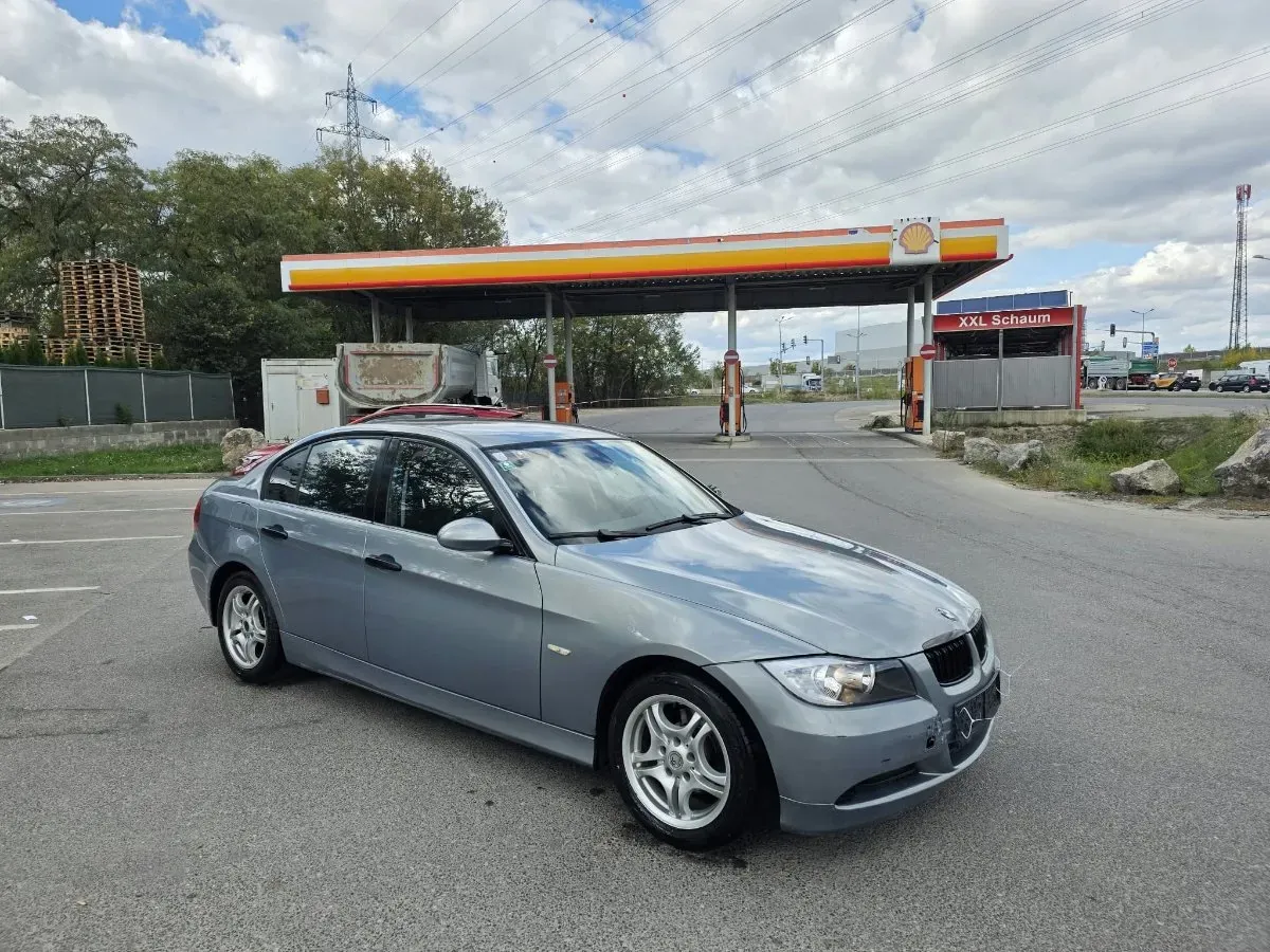 BMW 3 Series 2005 photo 2