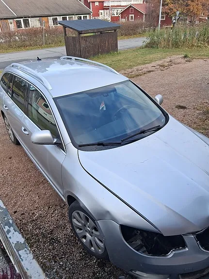 Skoda Superb 2011 photo 4