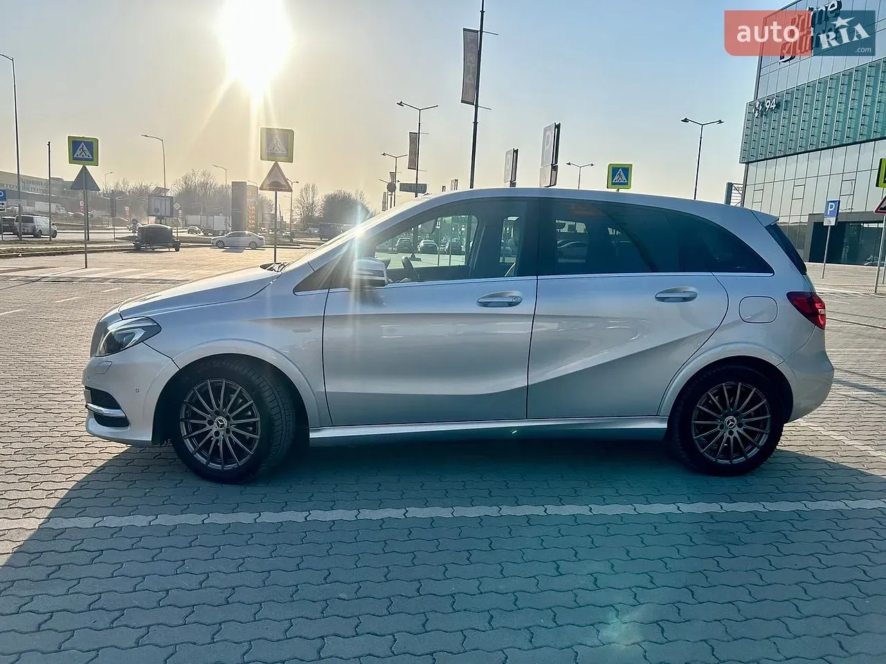 Mercedes-Benz B-Class 2017 photo 3