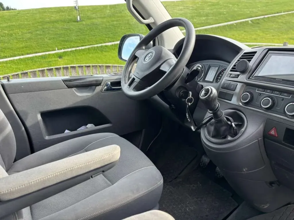 Volkswagen Multivan 2013 photo 3