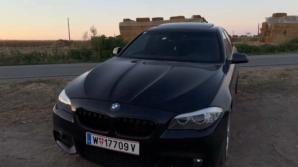 BMW 5 Series 2011 photo 2