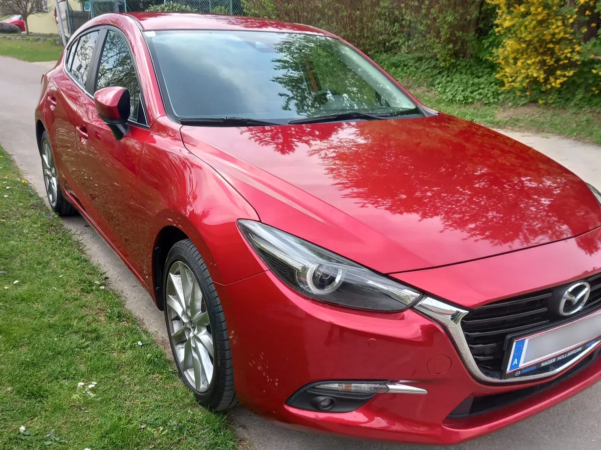 Mazda Mazda3 2018 photo 2