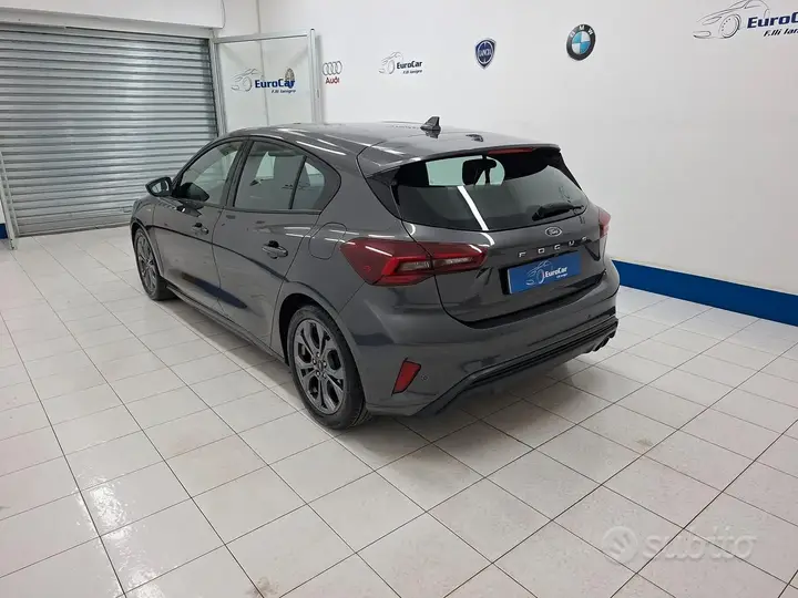 Ford Focus 2022 photo 2