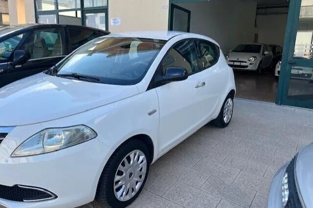 Lancia Ypsilon 2012 photo 2