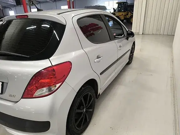 Peugeot 207 2009 photo 4