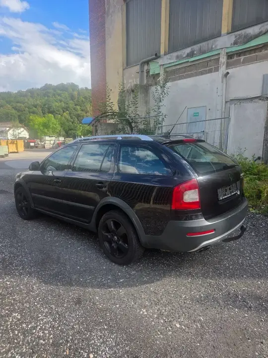 Skoda Octavia 2010 photo 2