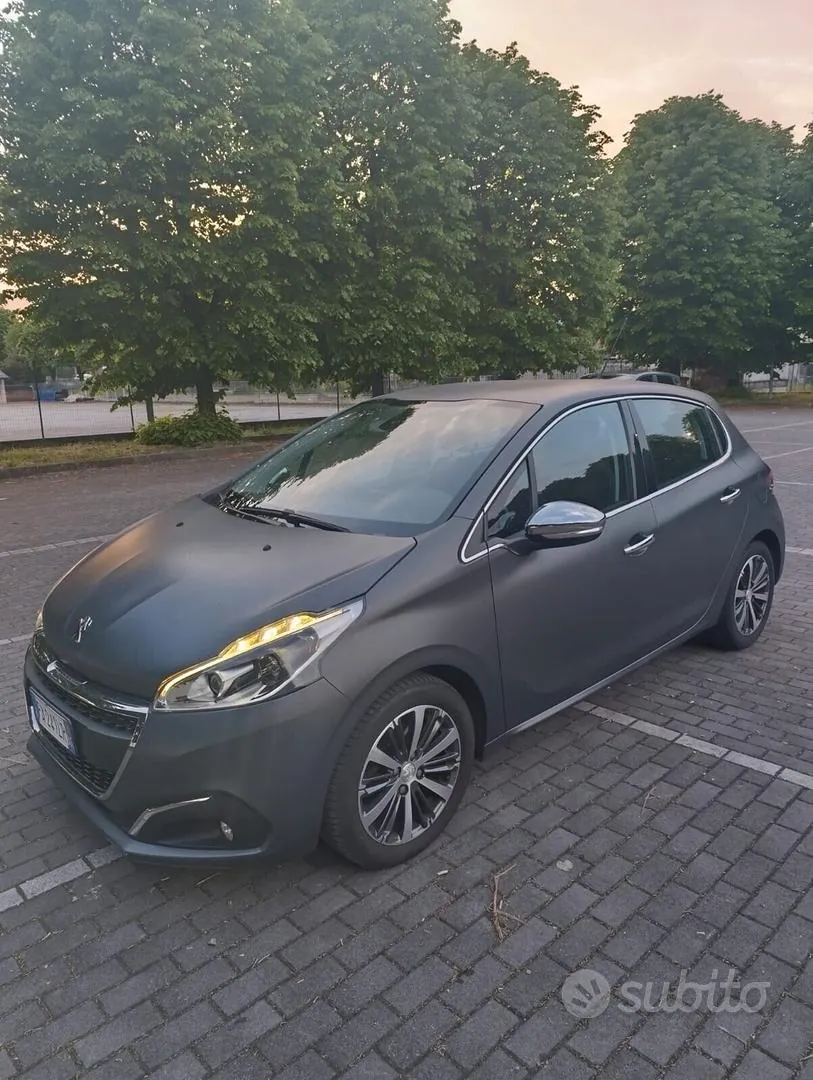 Peugeot 208 2015 photo 2